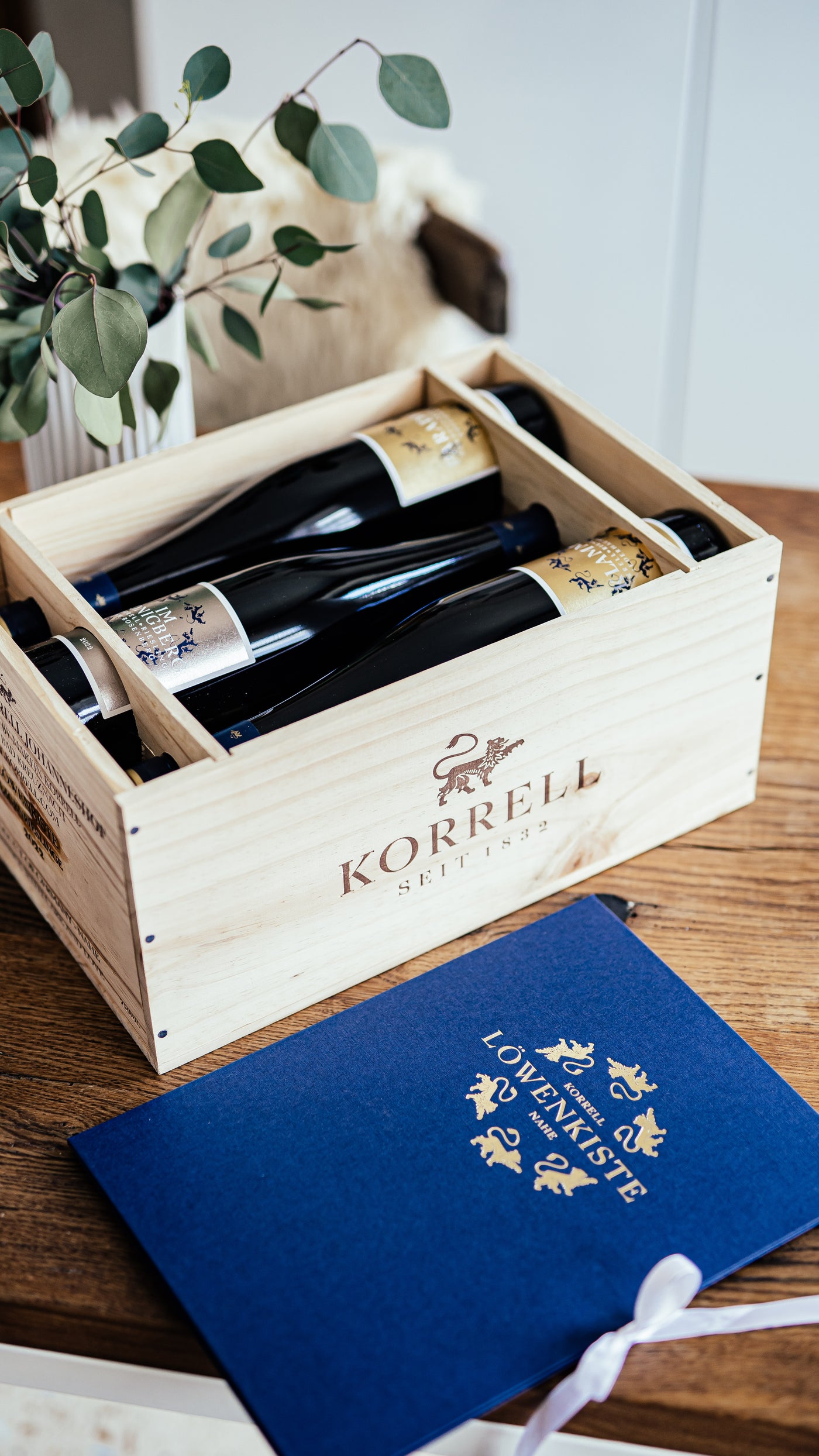 LÖWENKISTE Lagenrieslinges vintage 2022 in the original wooden box