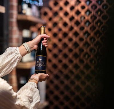 Korrell Riesling Auslese Paradies in der Hand