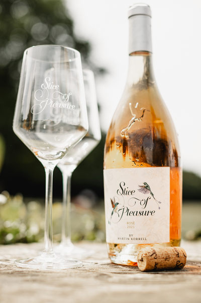 Slice of Pleasure Rose Flasche mit Gläsern 