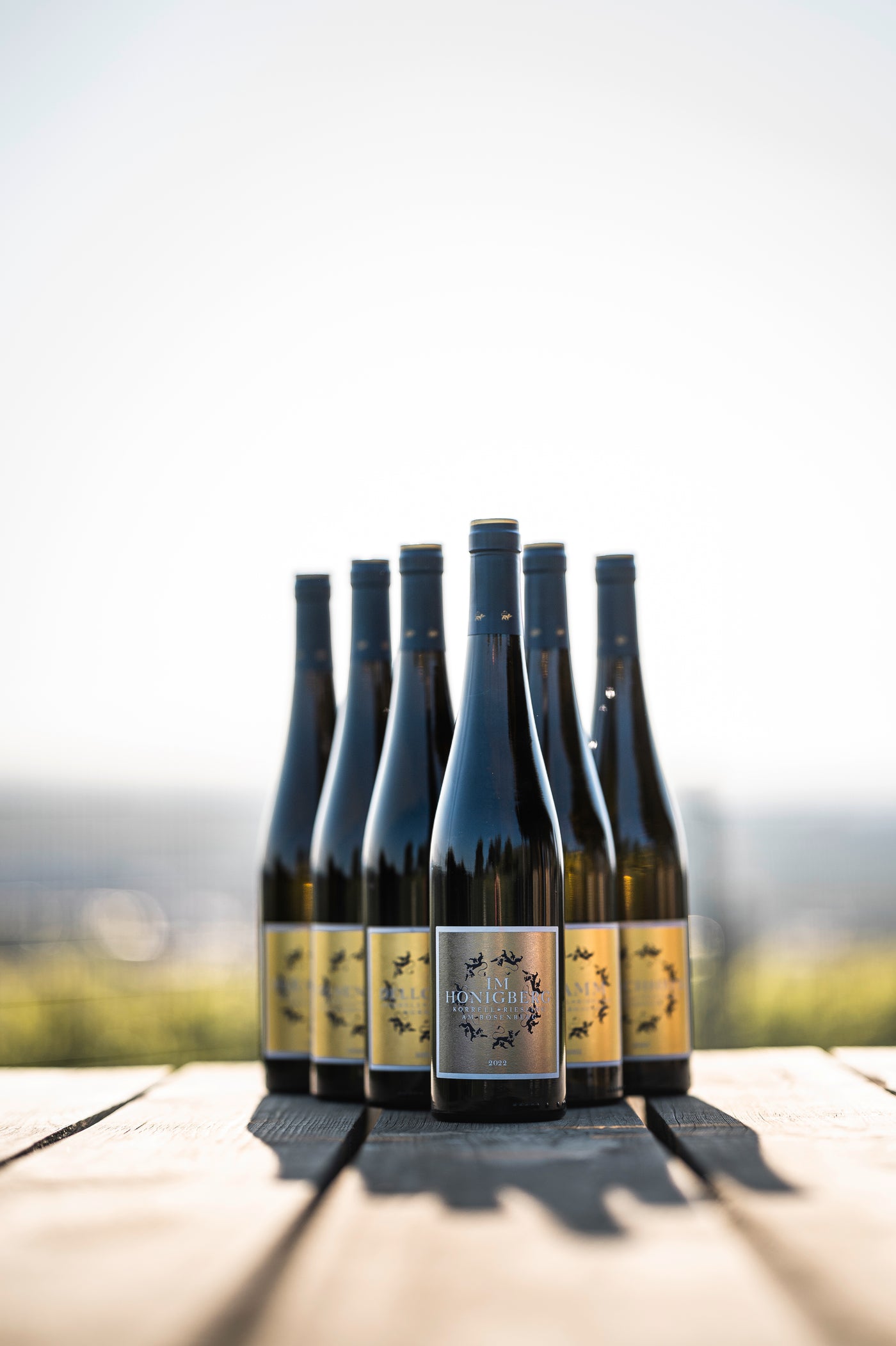 6 Lagenrieslinge auf Holztisch