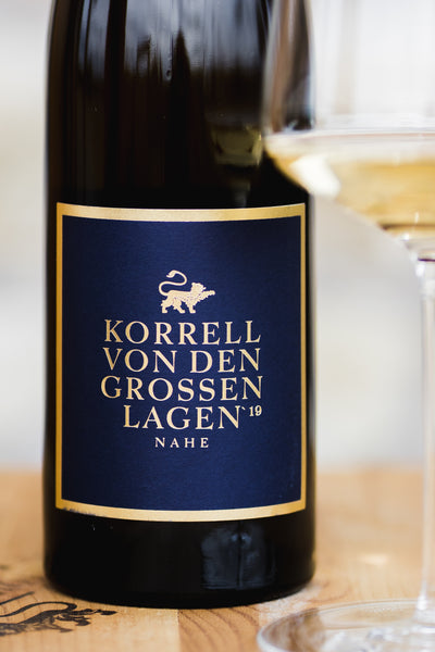 Von den großen Lagen Riesling mit Glas